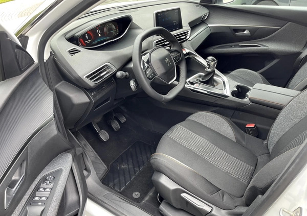 Peugeot 5008 cena 59900 przebieg: 217450, rok produkcji 2018 z Biała małe 667
